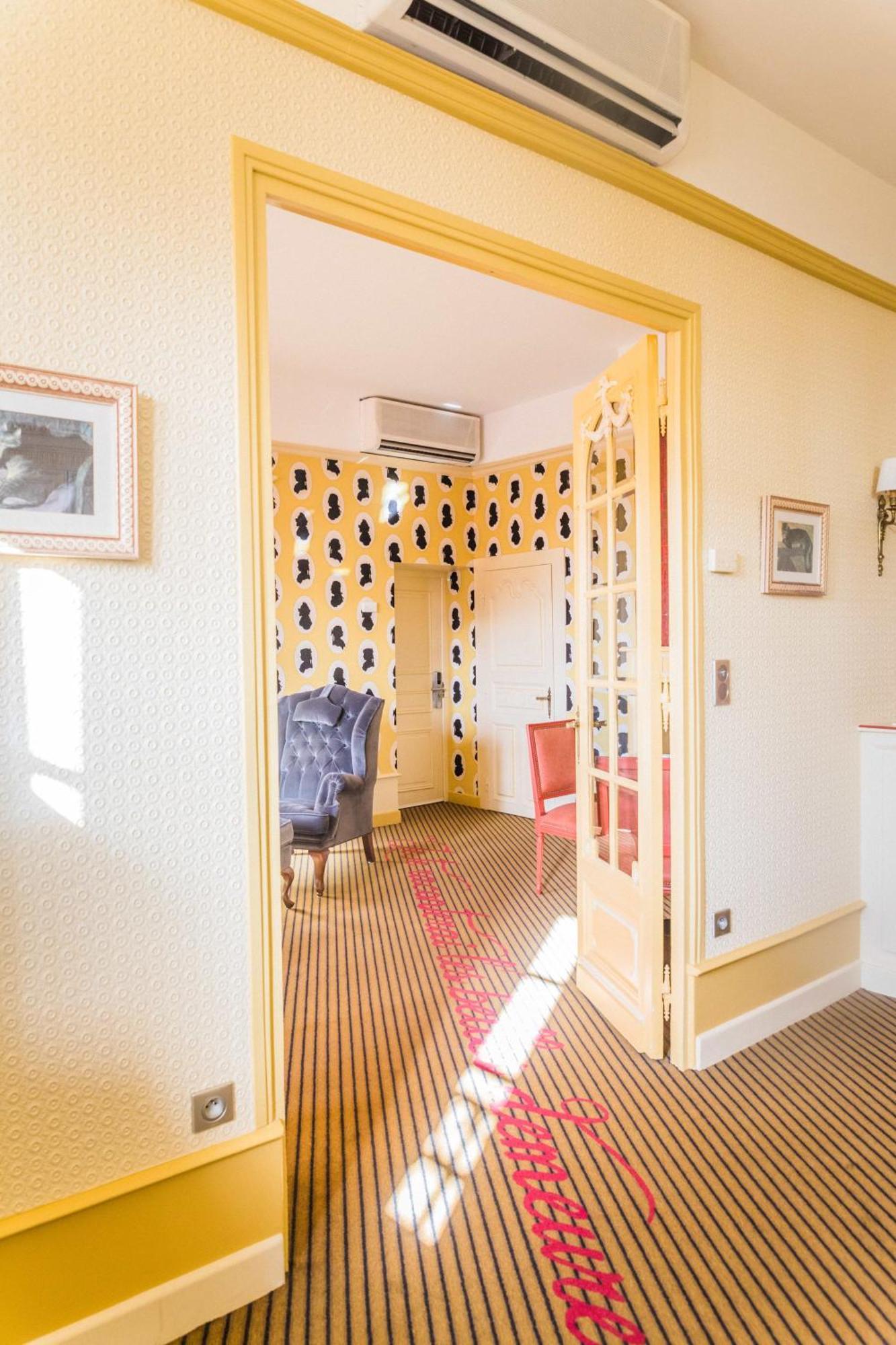 Chateau De Castel Novel Boutique Hotel Varetz Екстериор снимка